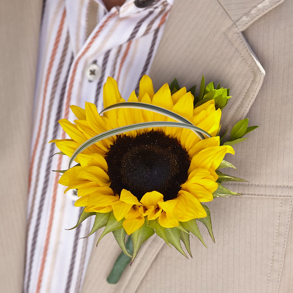 Free Spirit Boutonniere – My Touch Flowers, Watsonville CA